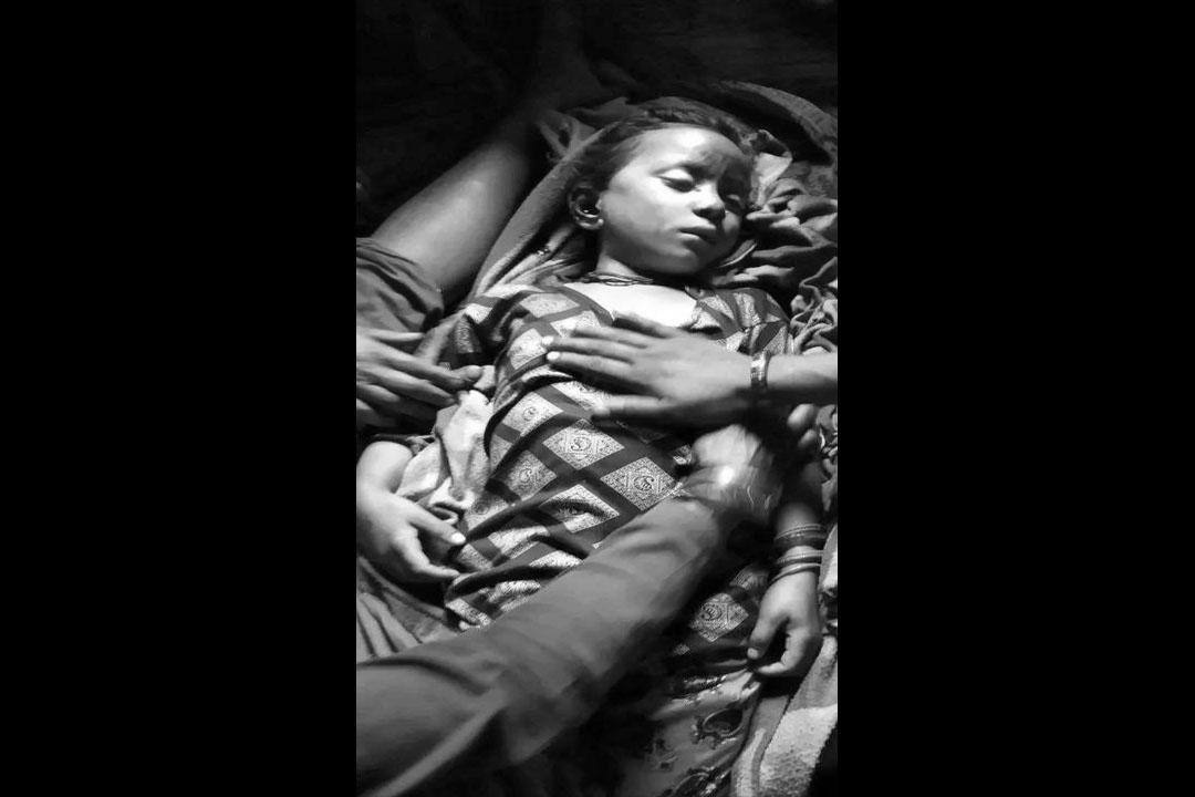 बैतडीमा  विद्यालयबाट घर फर्किने  क्रममा लडेर  बालिकाको मृत्यु